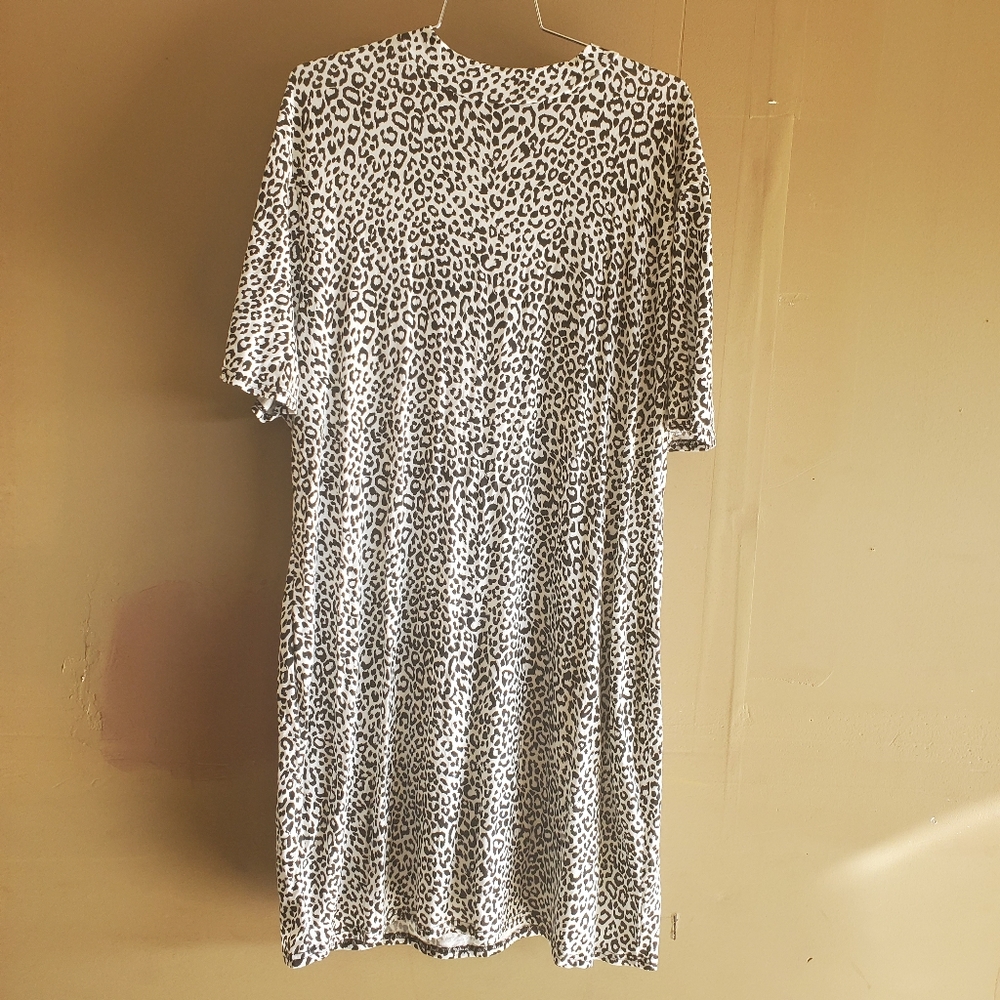 Women Boohoo Plus Leopard Shirt Dress sz 22